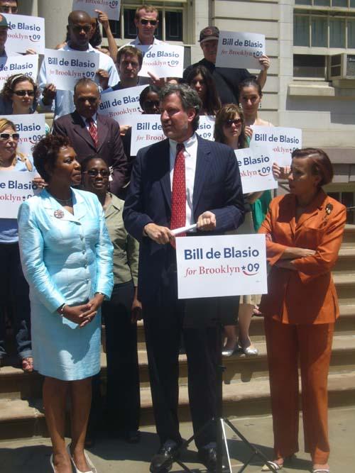 Hatin’ on big Bill’s endorsements – Opponents jeer de Blasio’s congressional supporters for borough prez