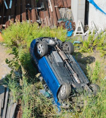 Car goes flying off Coney Island Avenue — and motorist survives!