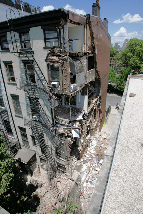 Enter the kill zone: Owner of collapsed Carroll Gardens brownstone says he’s scared to live in its replacement