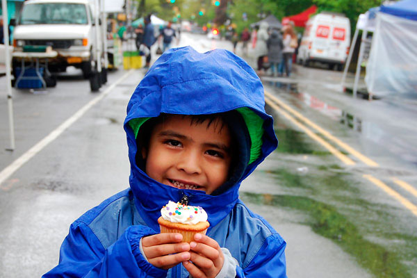Fair weather fans: Revelers brave rain for Church Ave. street fair