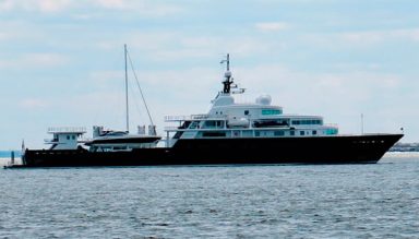 Red see! Billionaire’s yacht with ties to Vladimir Putin anchored in Gravesend Bay