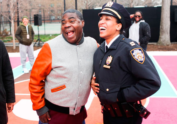 Big shot gives back: Comedian Tracy Morgan opens new hoops in his native Bed-Stuy