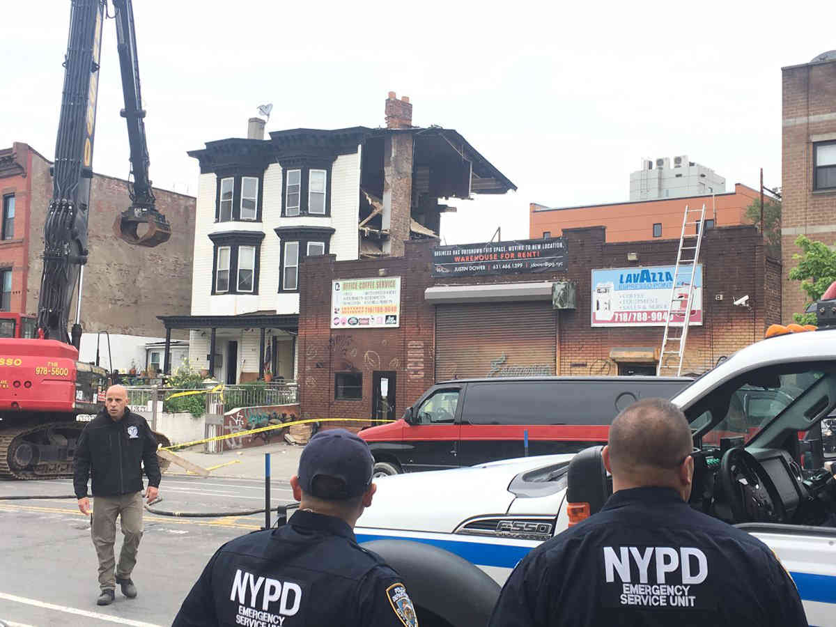 Falling wall is close call: Twenty evacuated after Gowanus building collapses