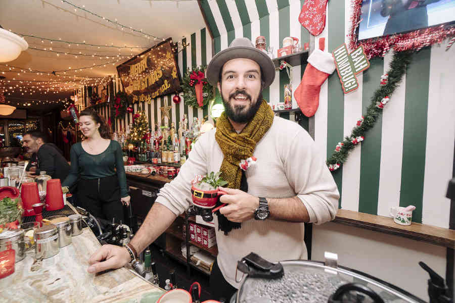 Holiday spirits! ‘Miracle in Brooklyn’ bar serves seasonal drinks