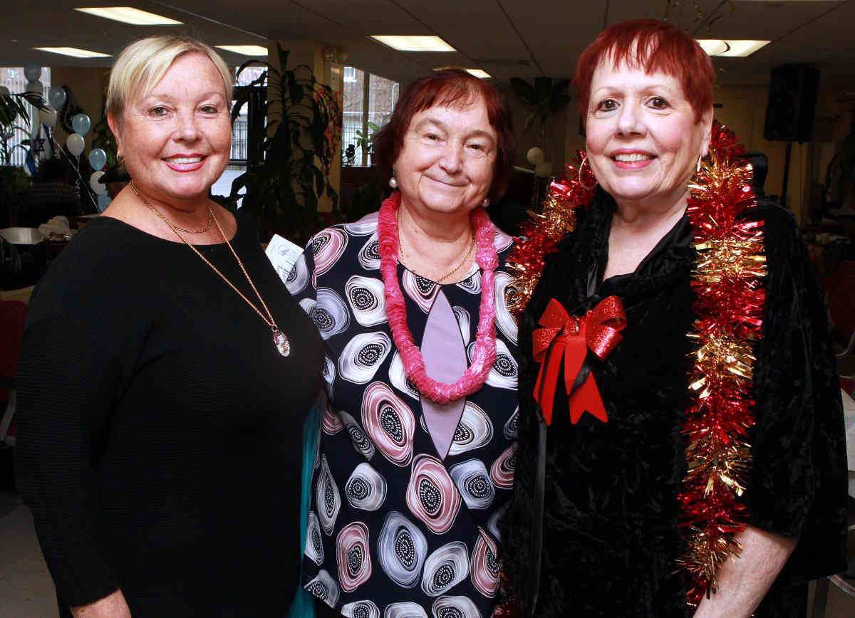 Seniors catch the holiday spirit: Oldsters ring in the season with party at Brighton Beach JASA center