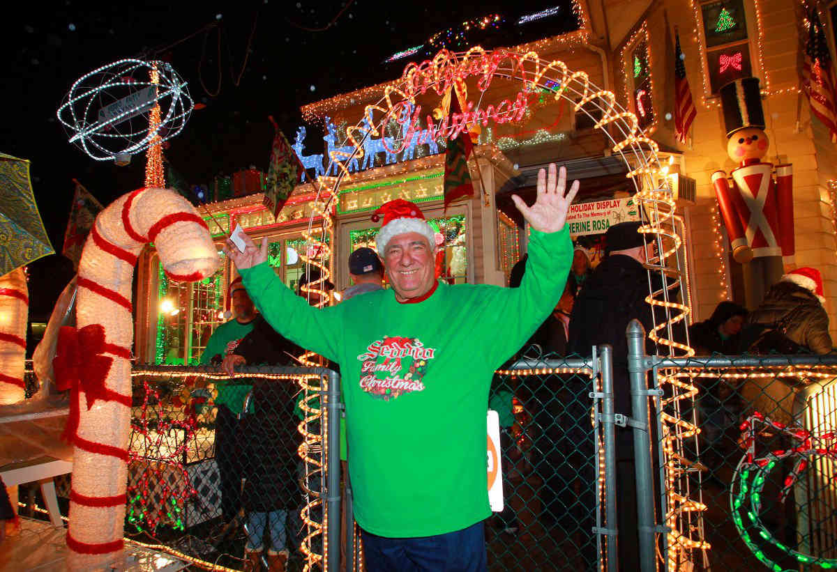 Frank Seddio selling beloved Canarsie Christmas lights house • Brooklyn