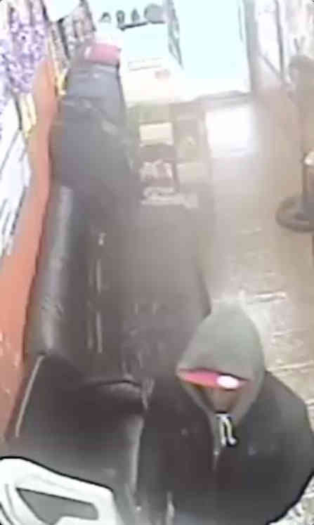 Cops: Pint-sized perp robs Crown Heights beauty salon