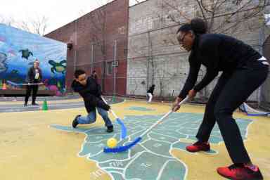 Straight ballin’! WNBA pros join Prospect Heights students for recess