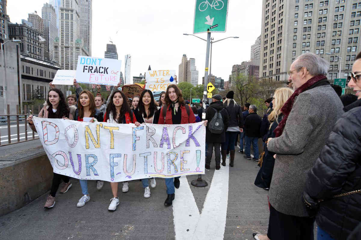 Piping hot: Protesters demand Cuomo reject pipeline off Coney Island coast