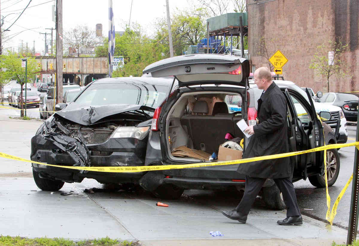 Car crash in Flatlands sends 4-year-old, three others to hospital