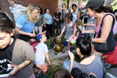 Park Slope Library unveils statue of famed Knuffle Bunny