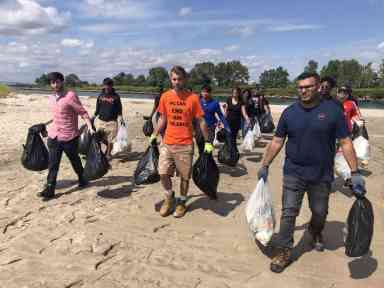 Do-gooders defy Parks Department to clean up Seagate park