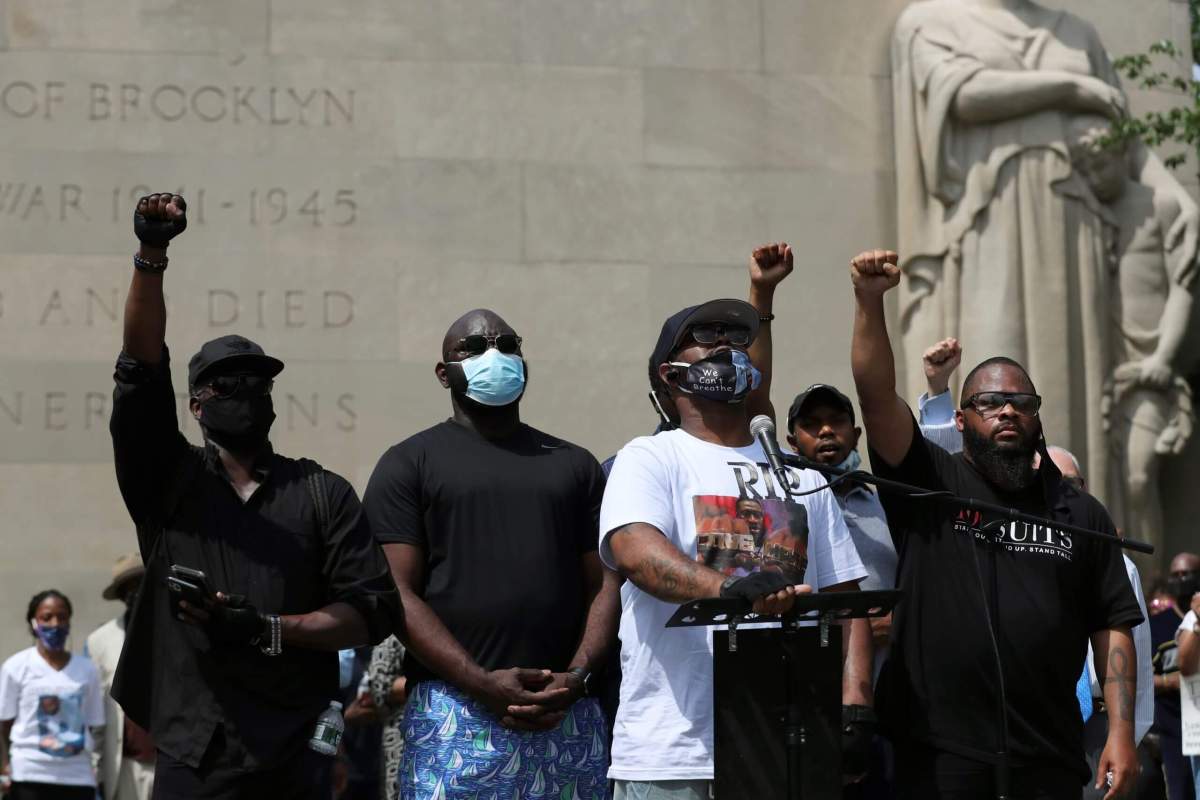 2020-06-04T205511Z_1709337685_RC2K2H9YQ1HB_RTRMADP_3_MINNEAPOLIS-POLICE-NEW-YORK-MEMORIAL-scaled