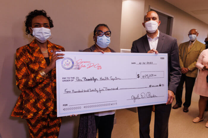 U.S. reps clarke and jeffries with a big check for one brooklyn health