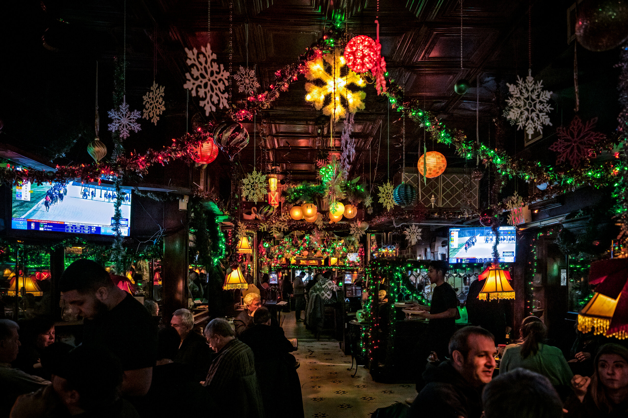 A little more Christmas': Halls of Bay Ridge restaurant Skinflints